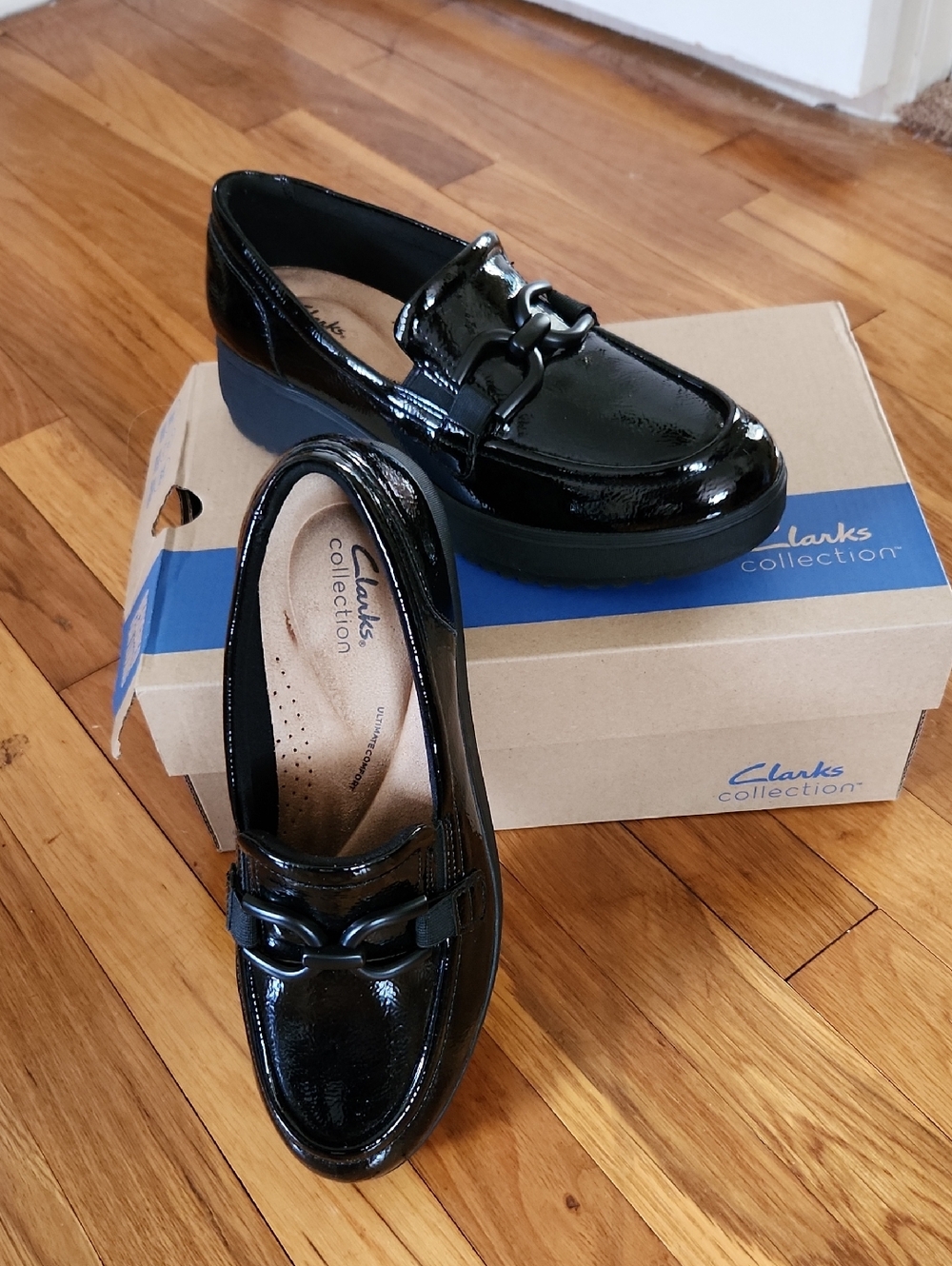 Clarks Zylah Top Black Patent Slip-On Loafers with Chain Accent NIB NWT 9 1/2 M